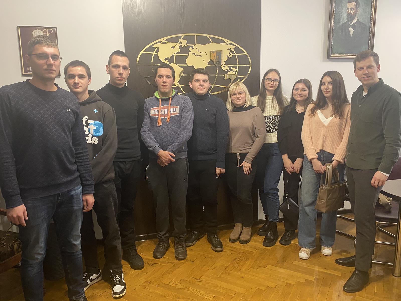 Спільне фото у стінах ліцею Спільне фото у стінах ліцею